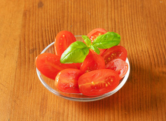减少了一半椭圆形西红柿