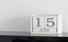 白色块日历现在日期月6月