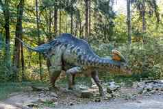 史前恐龙伤齿龙攻击副蜥蜴