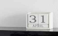 白色块日历现在日期月4月