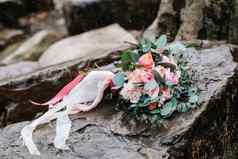 婚礼花束牡丹丝带石头