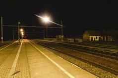 铁路站晚上欧洲铁路站