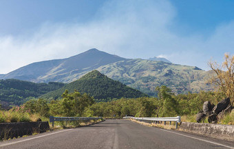 路南一边山埃特纳火山