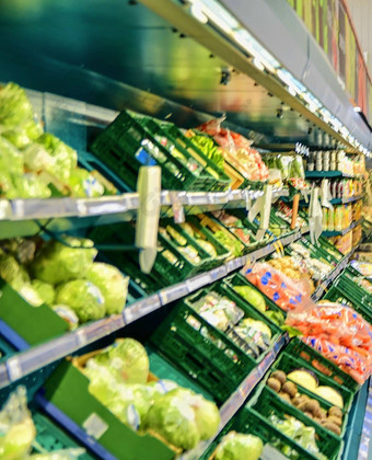 模糊蔬菜水果零售商部分零售商店欧洲蔬菜水果零售商当地的超市散焦背景