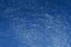 清晰的蓝色的天空平原白色云空间文本背景