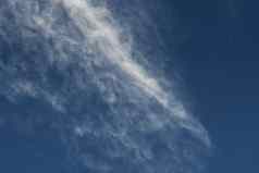 清晰的蓝色的天空平原白色云空间文本背景