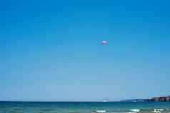 跳伞海拖船跳伞清晰的天空海骑降落伞船