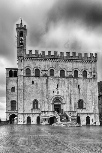 视图宫殿的安慰的中世纪的建筑到意大利