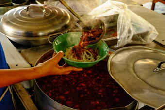 辣的汤包杯辣的汤北部泰国