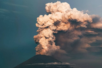 火山喷发俱乐部烟灰大气