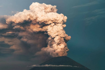 火山喷发俱乐部烟灰大气