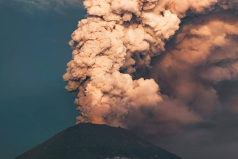 火山喷发俱乐部烟灰大气