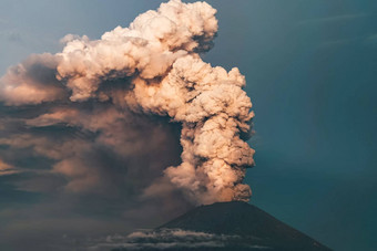 火山喷发俱乐部烟灰大气