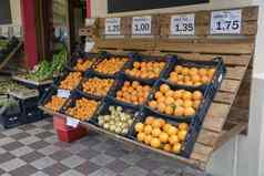 杂货店摊位撒丁岛橙色水果