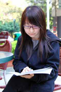 亚洲女孩研究大学