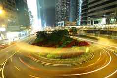 环形交叉路口交通在香港香港晚上
