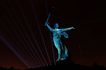 雕塑<strong>祖国</strong>马马耶夫坟头蓝色的光