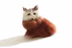 可爱的毛茸茸的玩具小猫孤立的白色背景