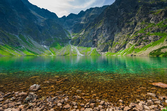 冷风景如画的山湖黑关节高塔特拉山