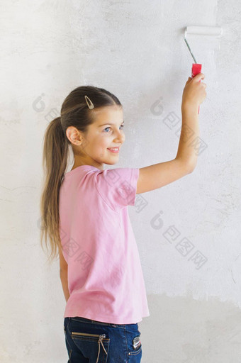 快乐女孩绘画墙