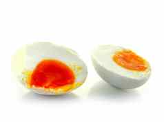壳牌煮熟的蛋孤立的白色背景