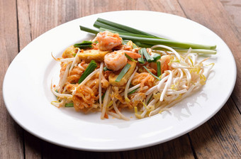 泰国食物垫泰国搅拌弗莱面条虾