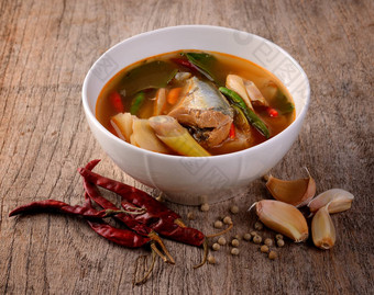 辣的沙丁鱼鱼汤姆百胜泰国食物风格