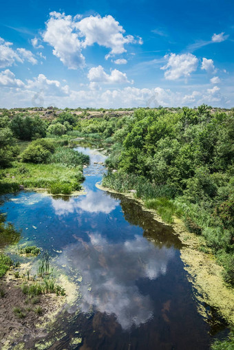 河精算峡谷乌克兰大岩石小河