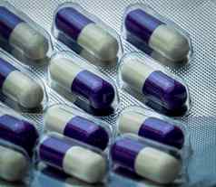 氟康唑抗真菌医学完整的框架图片紫色的白色胶囊药片医疗保健概念医学药片肝损害制药行业背景