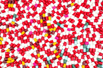 色彩斑斓的抗生素胶囊药片孤立的白色背景药物电阻概念抗生素药物合理的全球医疗保健概念制药行业药店背景