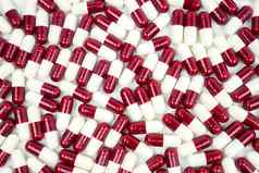 色彩斑斓的抗生素胶囊药片孤立的白色背景药物电阻概念制药行业药店背景