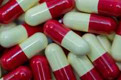 前视图红色的苍白的黄色的胶囊药片抗生素药物电阻制药行业药店背景全球医疗保健概念