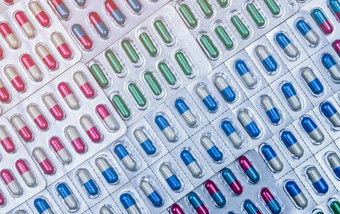完整的框架色彩斑斓的胶囊药片泡包安排美丽的模式制药包装医学感染疾病抗生素药物合理的药物电阻