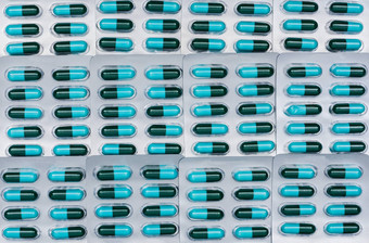 完整的框架蓝色的绿色抗生素胶囊药片泡包抗菌药物电阻抗生素药物合理的概念阿莫西林青霉素药物背景