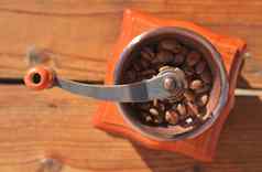 手工制作的咖啡磨床咖啡豆子木木板