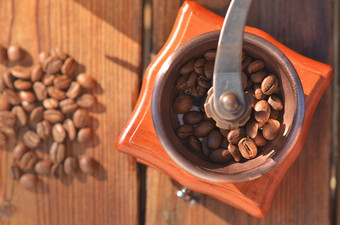 手工制作的咖啡磨床大咖啡豆子