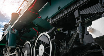 特写镜头古董古董火车机车蒸汽引擎机车黑色的机车历史行业历史蒸汽火车运输车辆