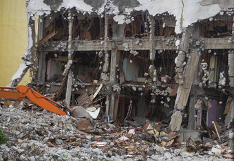 摧毁了建筑工业建筑拆迁爆炸被遗弃的混凝土建筑废墟废地震毁了损坏的<strong>倒塌</strong>建筑飓风灾难
