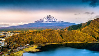 富士山河口湖湖秋天季节富士山山手日本