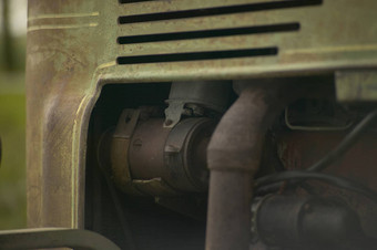 古董拖拉机的引擎细节