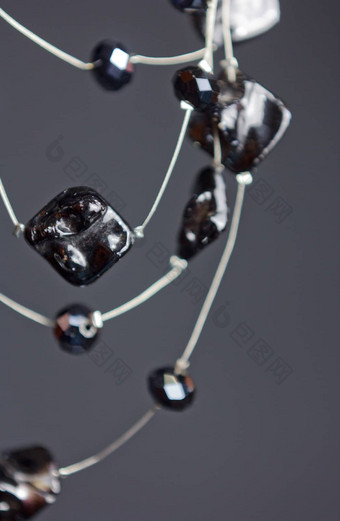 手工制作的珠宝使珠子宏项链黑色的珠子项链石头