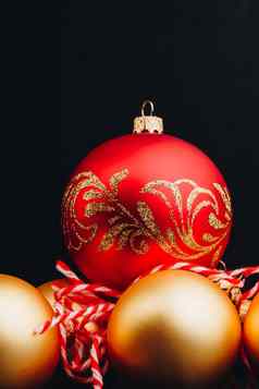 彩色的圣诞节装饰黑色的木表格圣诞节球木背景前视图复制空间一年