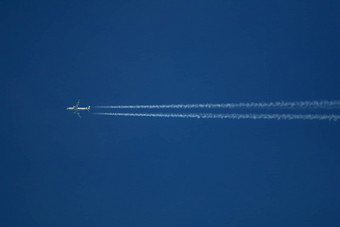 飞机天空