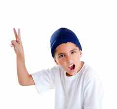 蓝色的帽孩子男孩胜利手手势肖像