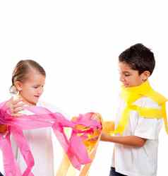 孩子们孩子们聚会，派对色彩斑斓的纸丝带