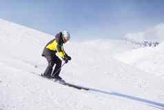 高山滑雪跑道运行下坡
