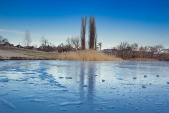 冬天景观景观冻村冰湖