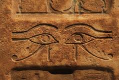 石头墙雕刻古老的埃及巴斯救援