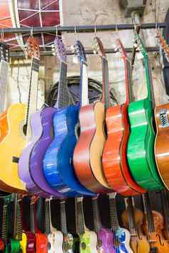 集色彩斑斓的经典吉他模型