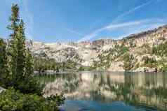 水晶湖庞大的湖泊加州